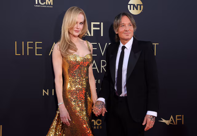 Nicole Kidman và Keith Urban tham dự Gala vinh danh Giải thưởng Thành tựu trọn đời của Viện phim Mỹ (AFI) lần thứ 49 tại Los Angeles, California, Hoa Kỳ, ngày 27 tháng 4 năm 2024. REUTERS