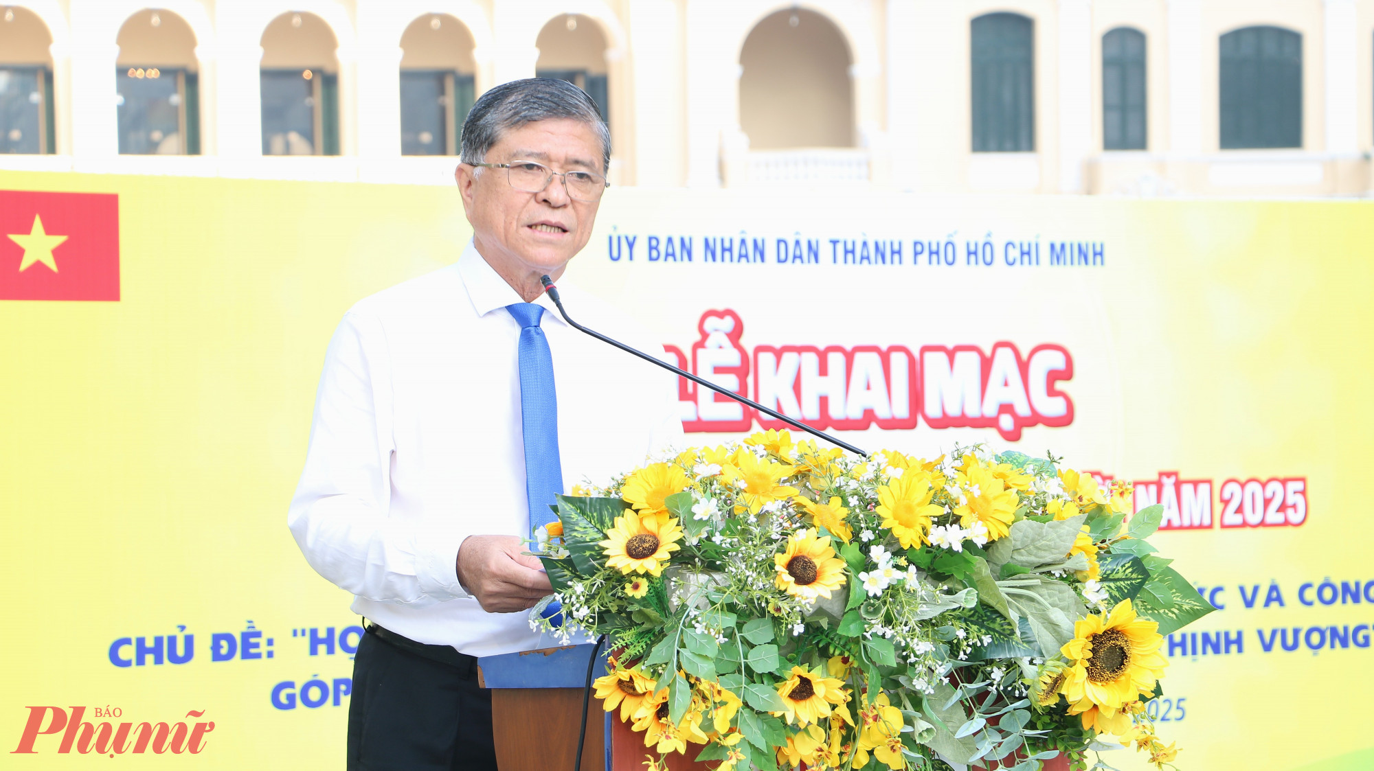 Ông Nguyễn Văn Hiếu - Giám đốc Sở GD-ĐT TPHCM - phát biểu khai mạc chương trình - Ảnh: Trang Thư