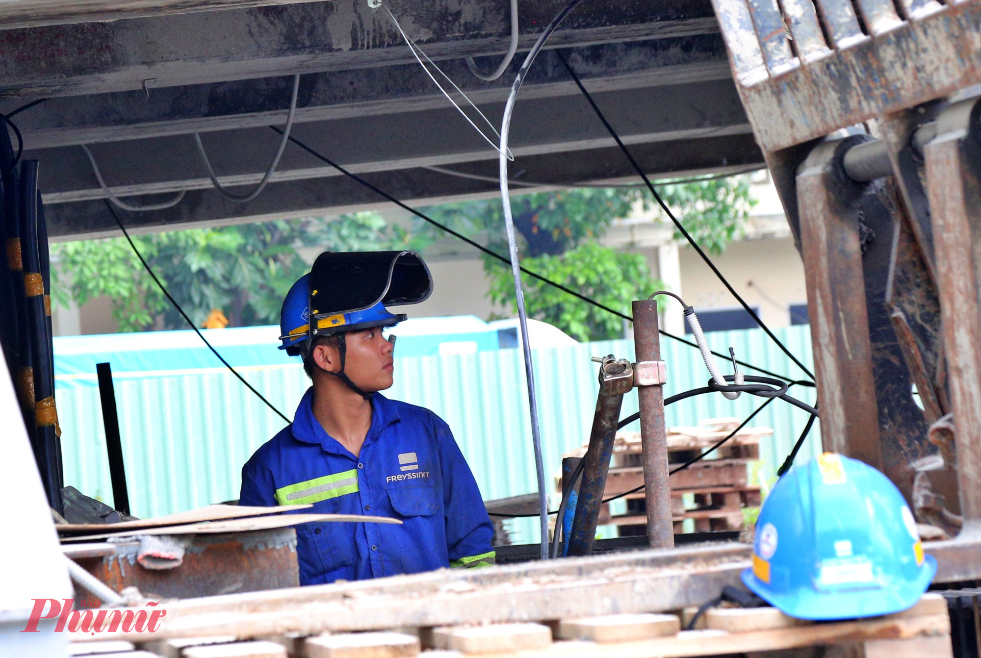 Cầu Bình Triệu 1 và 2 bắc qua sông Sài Gòn, nằm trên trục quốc lộ 13