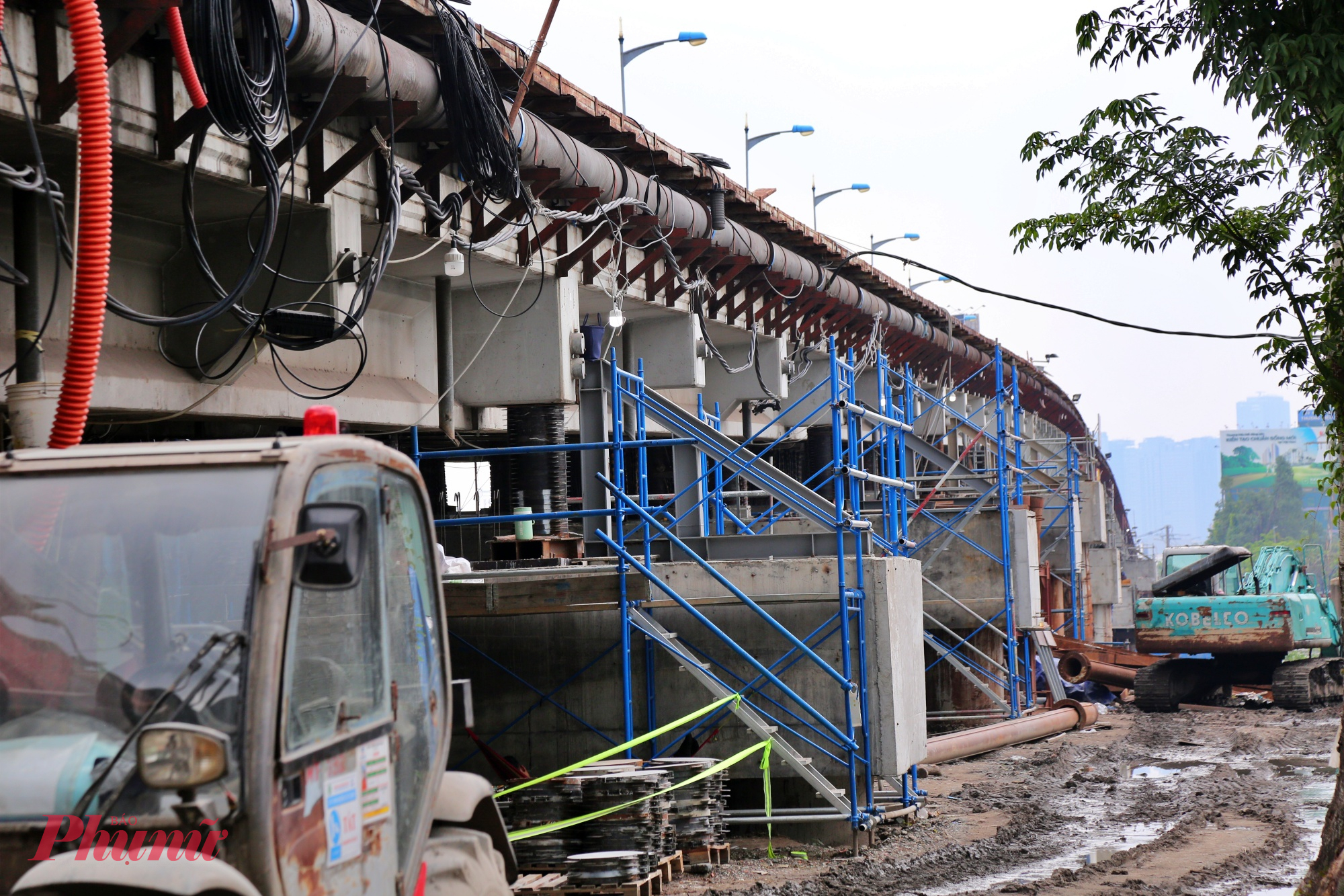 Tất cả thiết bị kết nối cảm biến trung tâm điều khiển, sai số không vượt 1 mm. 