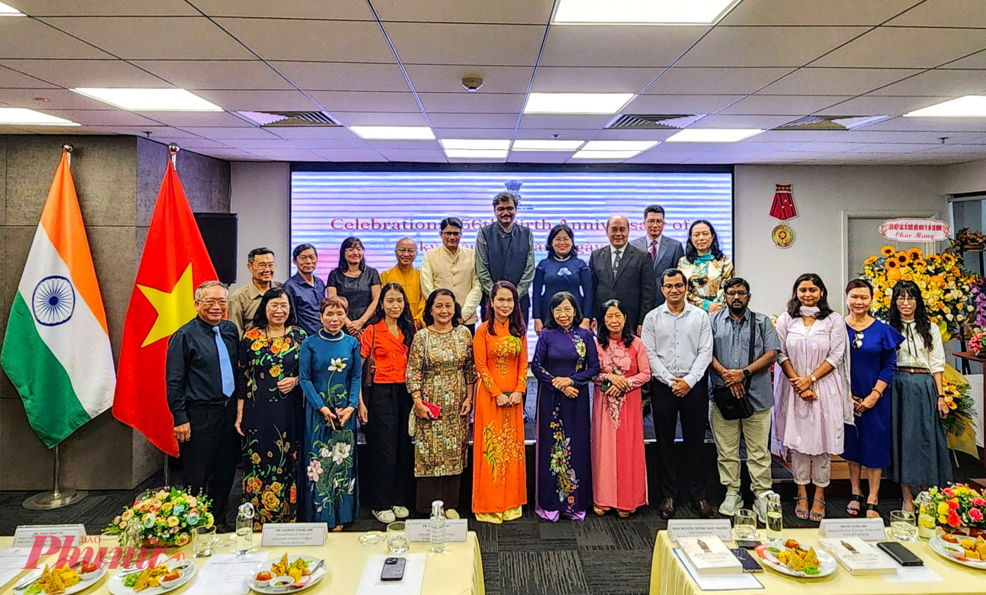 Các đại biểu tham dự sự kiện cùng chụp ảnh lưu niệm