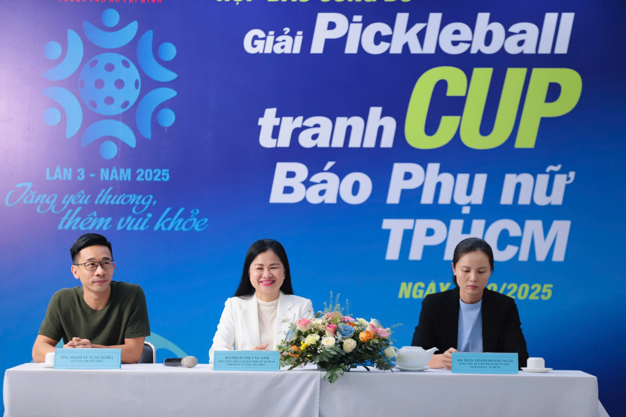 Ban tổ chức gồm ông Nghĩa Phạm, bà Phạm Thị Vân Anh 