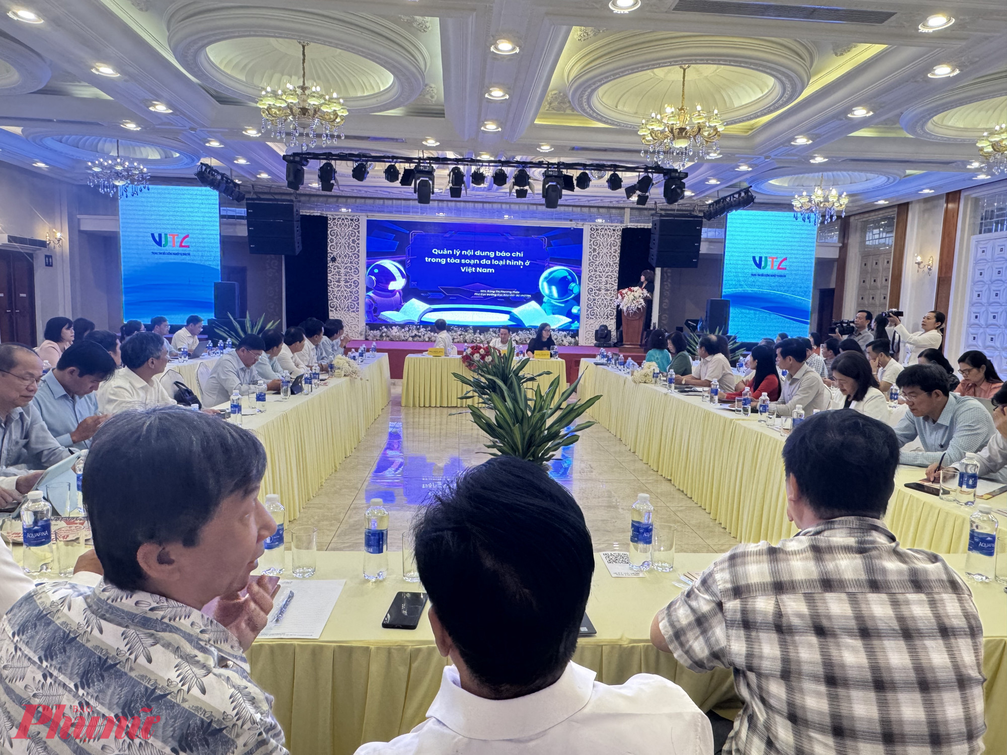 Quang cảnh buổi toạ đàm