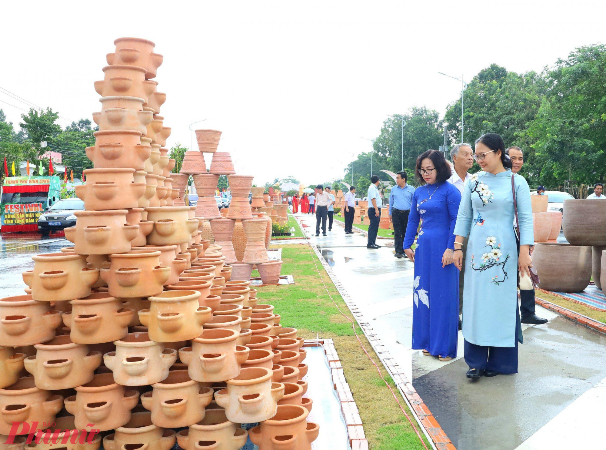 Gốm đỏ sản phẩm nổi tiếng ở Vĩnh Long. Ảnh: Trung Phạm