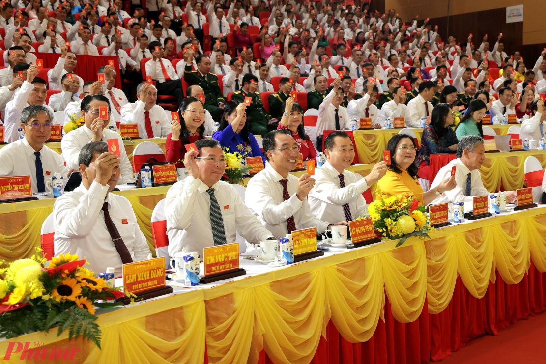 Các đại biểu tham gia phiên họp chiều ngày 2/10. Ảnh: Trung Phạm