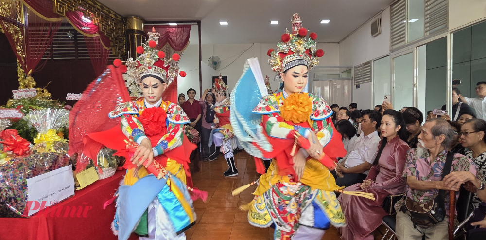 Múa tứ thiên vương cầu bình an.
