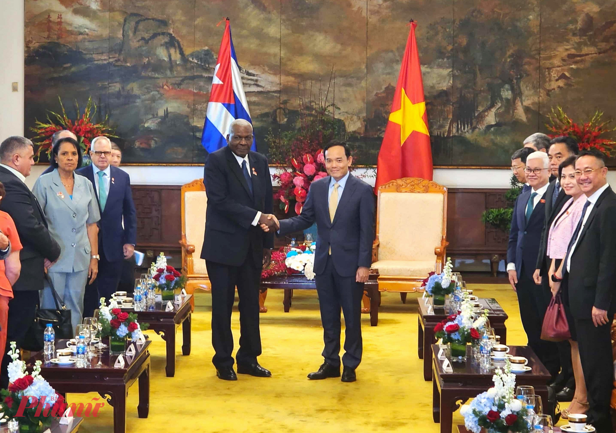 Bí thư Thành ủy TPHCM Trần Lưu Quang đã có những chia sẻ thân tình với Chủ tịch Quốc hội Cuba Esteban Lazo Hernandez về mối quan hệ truyền thống hai nước, đồng thời khẳng định cam kết của Việt Nam nói chung, TPHCM nói riêng đến đất nước và dân tộc Cuba
