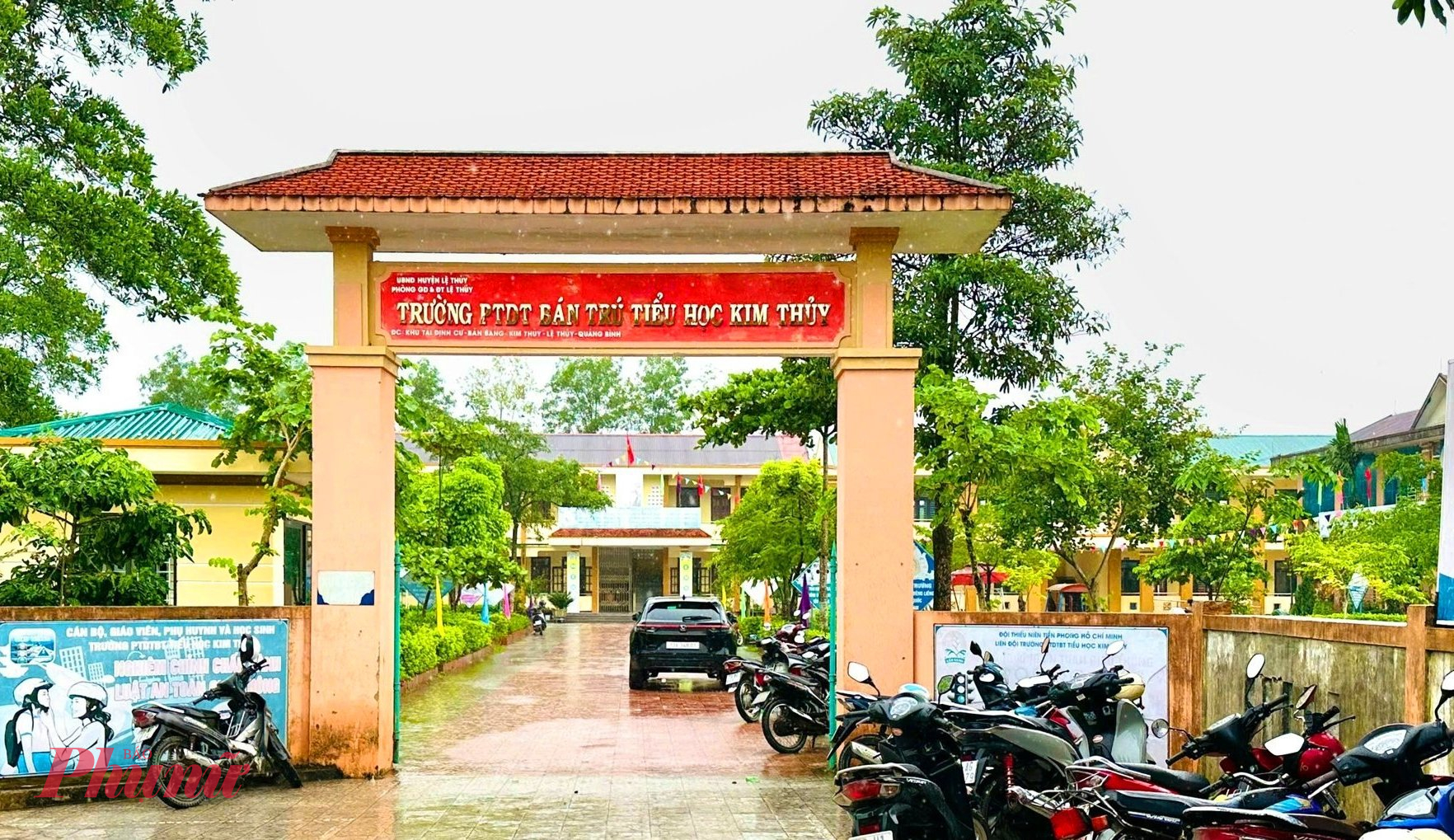 Trường PTDTBT tiểu học Kim Thủy nơi bà Bà Đỗ Thị Hồng Huế được điều động về công tác tại Trường phổ thông dân tộc bán trú tiểu học Kim Thủy từ nhiều năm trước, khi đơn vị này còn thuộc UBND huyện Lệ Thủy tỉnh Quảng Bình trước đây