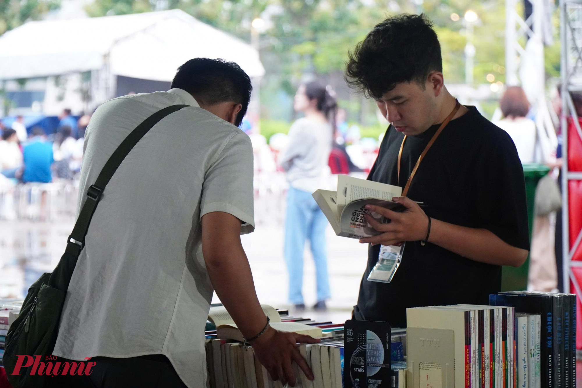 Không gian ngập tràn sắc màu tri thức ấy hứa hẹn mang đến cho độc giả trải nghiệm vừa gần gũi, vừa phong phú. 