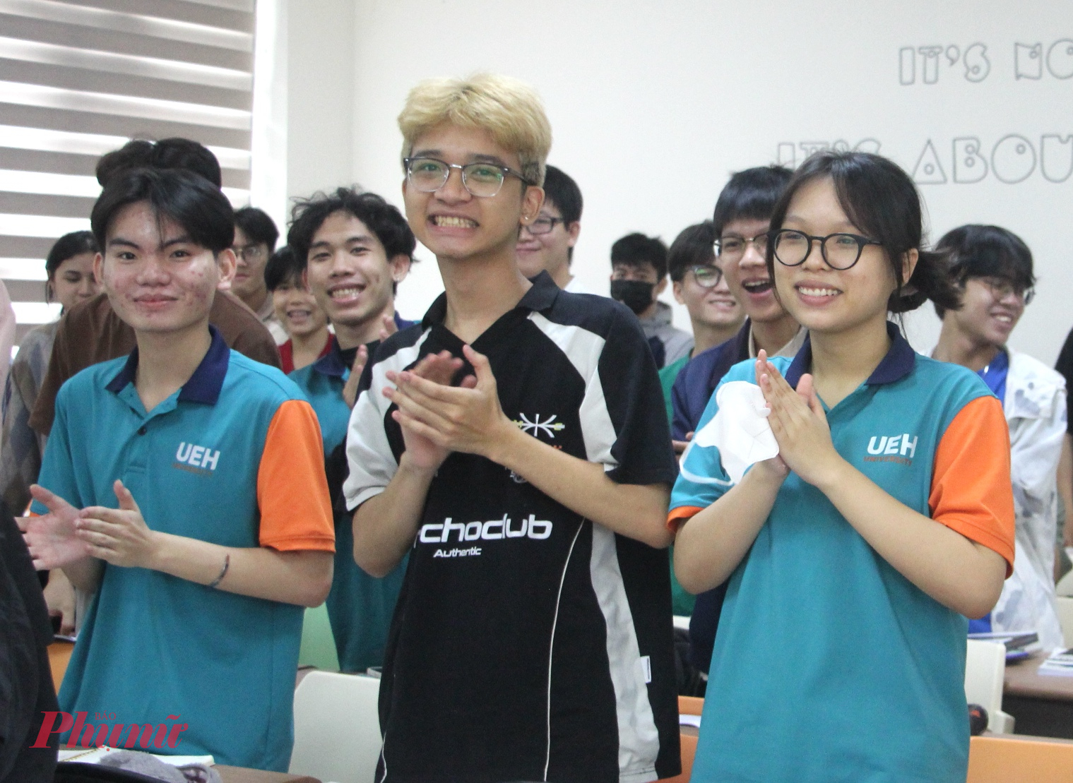 Sinh viên Đại học Kinh tế TPHCM sẽ được trao học bổng, giảm học phí và giãn thời gian đóng học phí - Ảnh: Nguyễn Loan