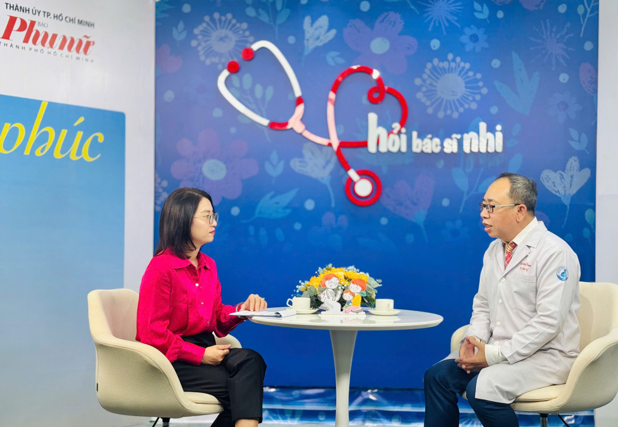 Giúp trẻ kiềm chế cảm xúc tiêu cực: Không can thiệp kịp thời, trẻ có thể trầm cảm Tiến sĩ - bác sĩ Đinh Thạc - Trưởng Khoa Tâm lý Bệnh viện Nhi Đồng 1 trao đổi cùng Báo Phụ Nữ TPHCM để giúp phụ huynh đồng hành cùng con cái được tốt hơn (ảnh: T. L.)