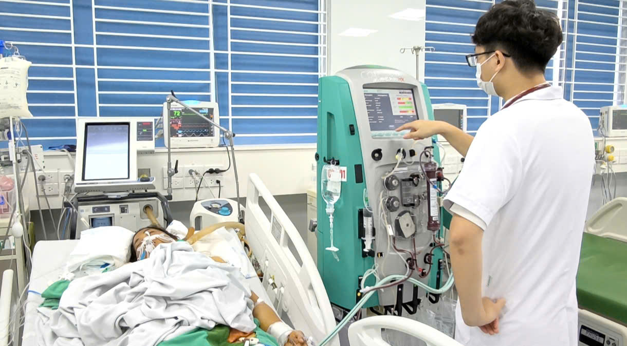 Nữ bệnh nhân tiên lượng nặng vì mắc phải loại khuẩn lây lan mạnh trong mùa mưa lũ - ảnh: Thanh Sơn