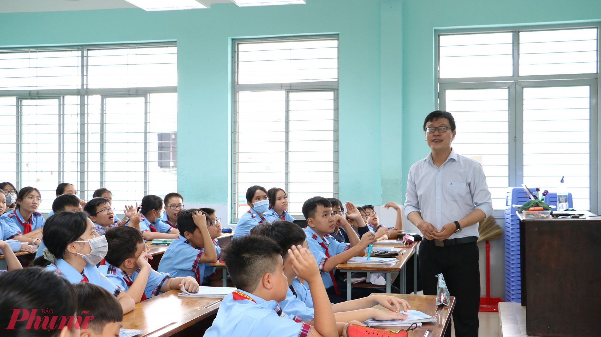Một tiết học tiếng Anh của giáo viên và học sinh Trường THCS Lý Tự Trọng - Ảnh: Trang Thư