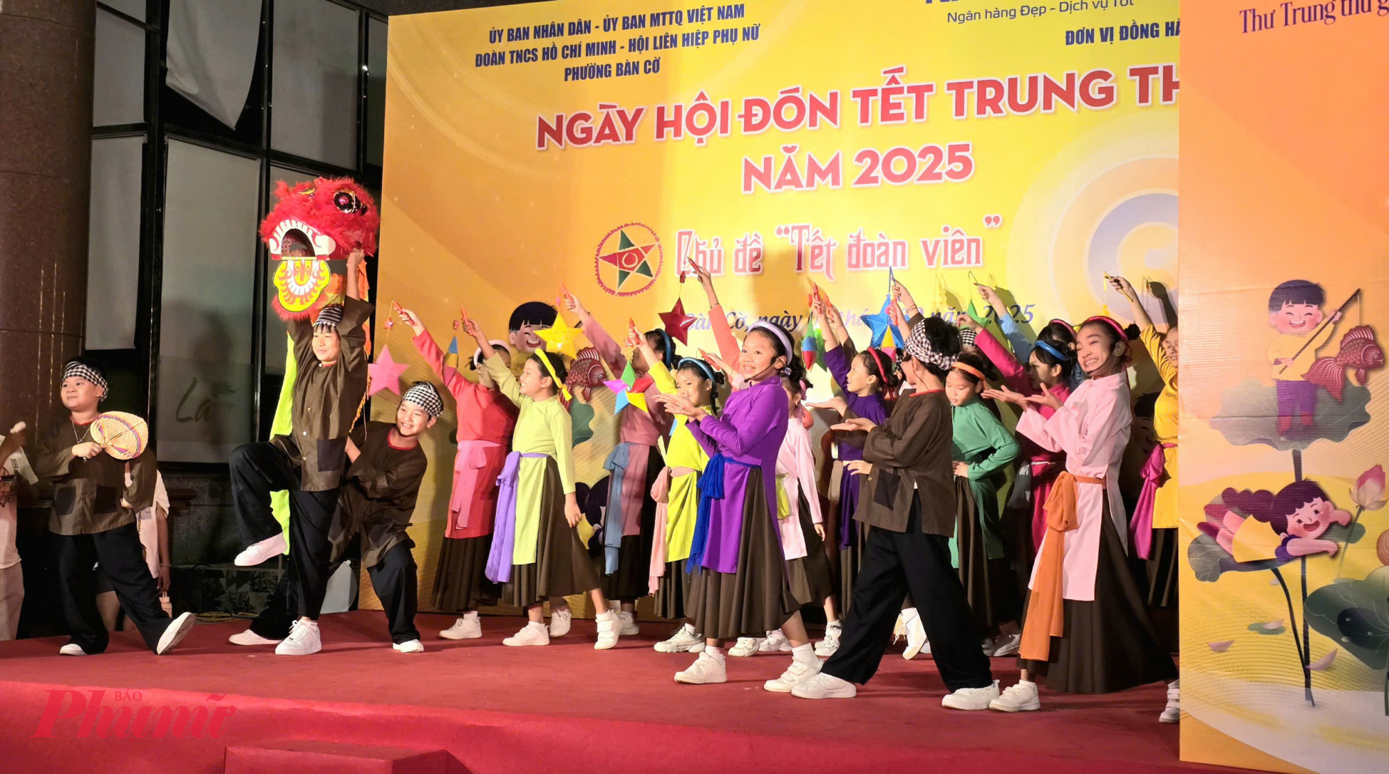 Chương trình văn nghệ đến từ các em thiếu nhi trong Vũ đoàn Rồng Con biểu diễn 