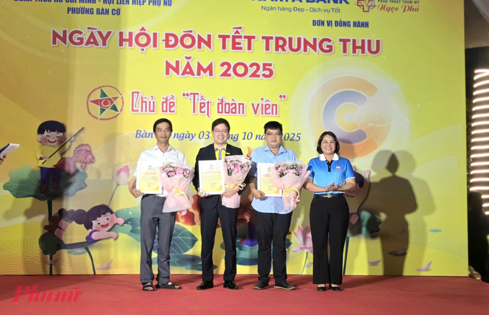 Bà : Đoàn Thị Cẩm Tú - Ủy viên Ban thường vụ Đảng ủy, Chủ tịch Mặt trận Tổ quốc Việt Nam phường Bàn Cờ 
