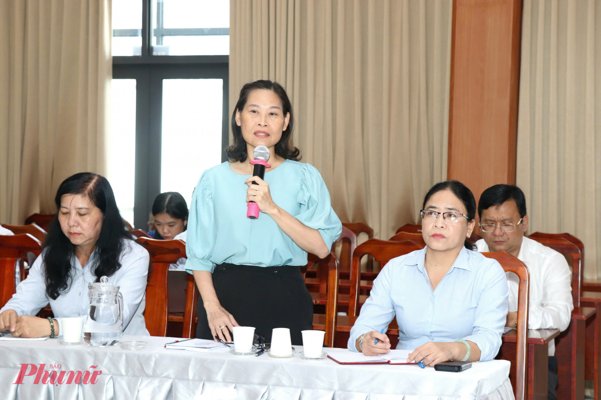Đại diện các cơ quan, đơn vị phát biểu tại hội nghị 
