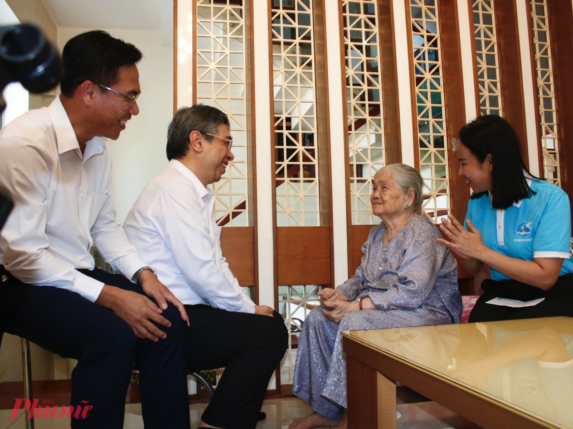 Đoàn cũng đã đến thăm và tặng quà tri ân Mẹ Trần Thị Lưỡng tại phường Bà Rịa.