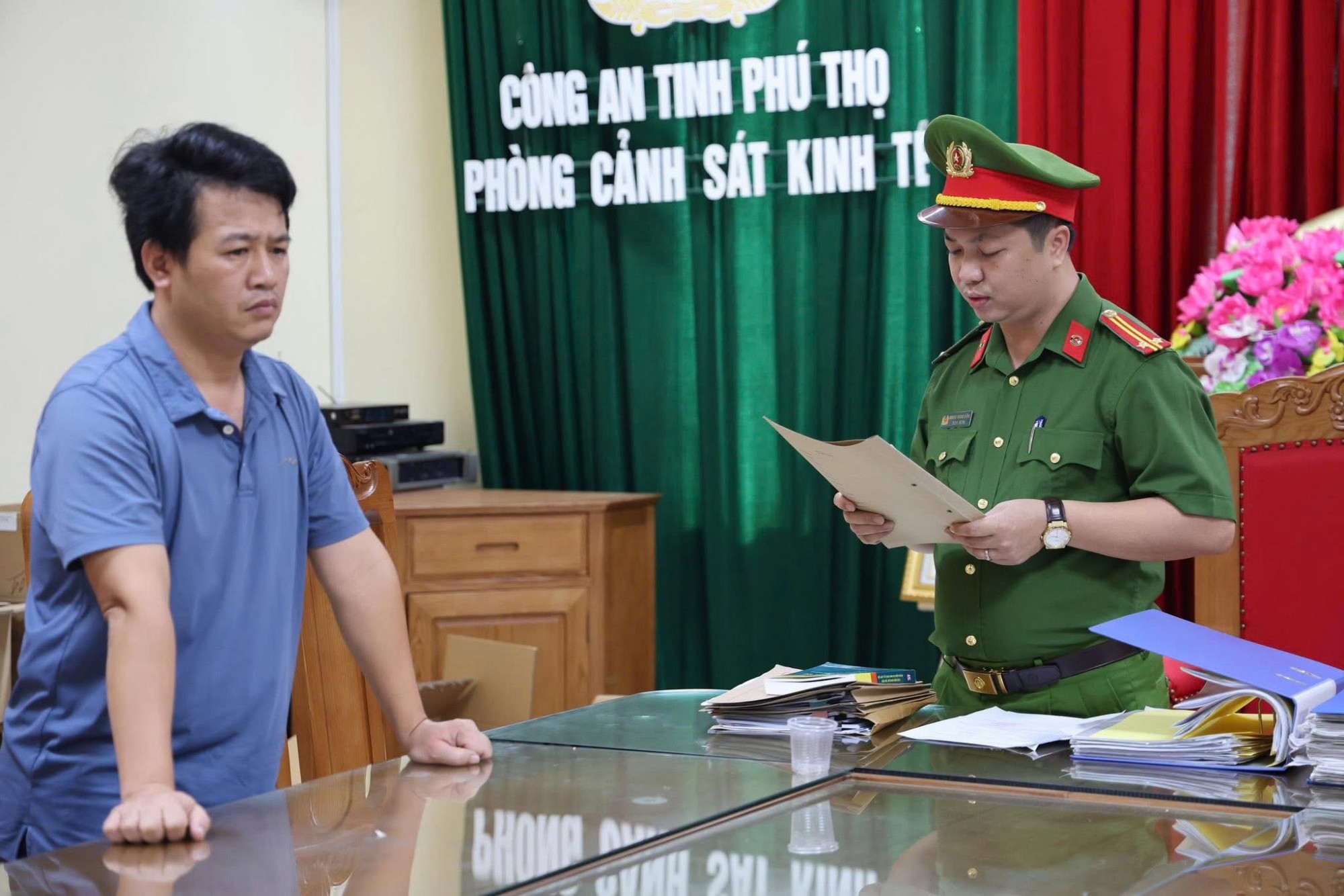 Cơ quan CSĐT Công an tỉnh Phú Thọ thi hành quyết định Khởi tố bị can đối với Phan Thế Hoài về tội sản xuất, buôn bán hàng giả
