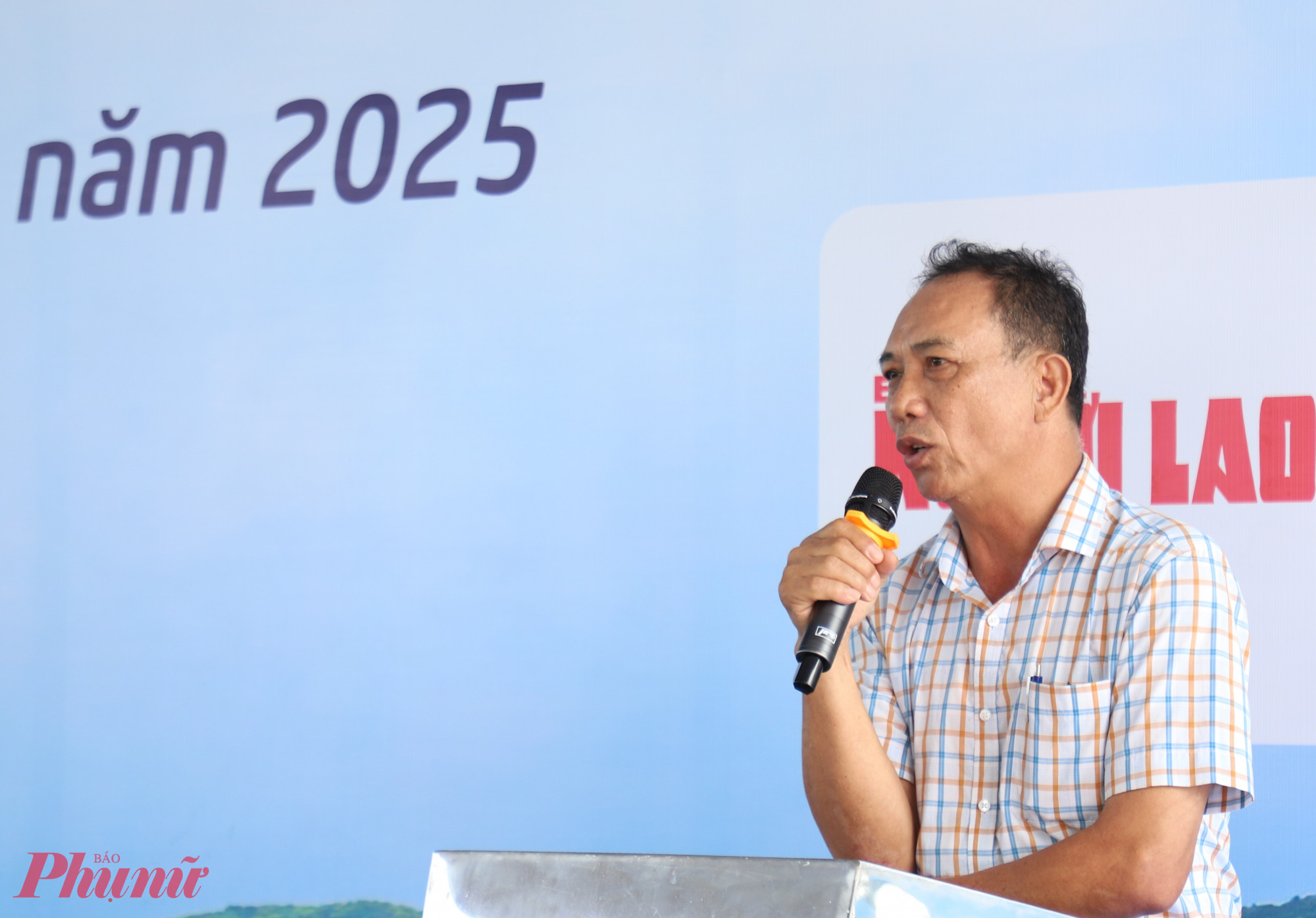 Ông Nguyễn Văn Tôn - Phó Chủ tịch Hội Thủy sản TPHCM bày tỏ ý kiến tại buổi gặp gỡ - Ảnh: Thanh Tâm