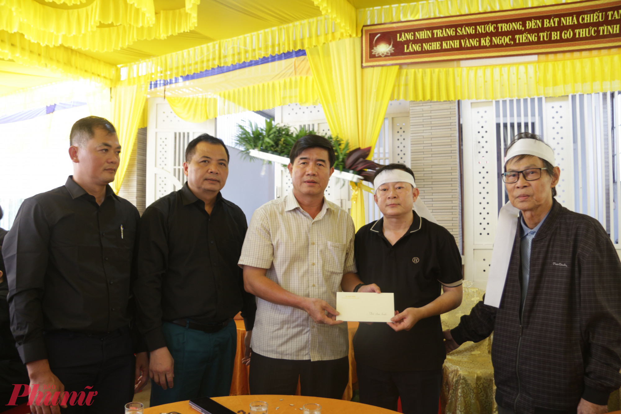 Lãnh đạo UBND tỉnh Đắk Lắk gửi thư chia buồn đến gia đình Chủ tịch UBND xã Dray Bhăng