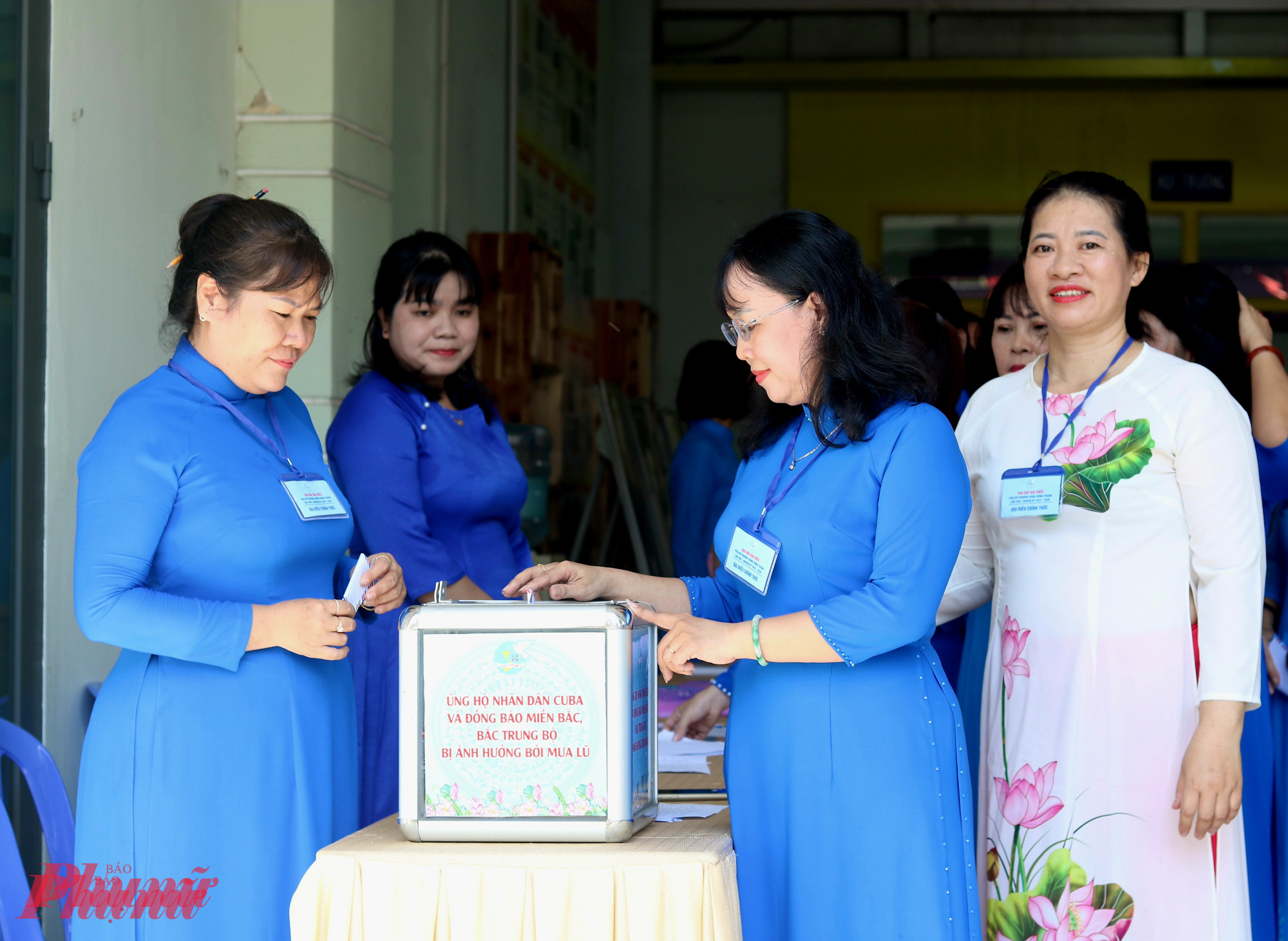Tại đại hội, các đại biểu đã góp tấm lòng ủng hộ nhân dân Cuba và bà con bị ảnh hưởng bởi cơn bão số 10 - Ảnh: Thảo Nguyên