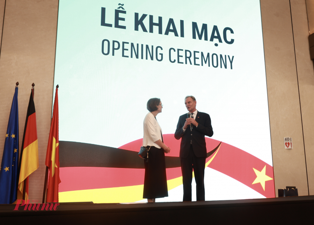 Sự kiện có sự góp mặt của ông Burkhard Jung (Thị trưởng thành phố Leipzig) - Thành phố kết nghĩa đến từ Đức của TPHCM. Ông đã bắt đầu bài phát biểu với lời chào giản dị bằng tiếng Việt: “Xin chào”.