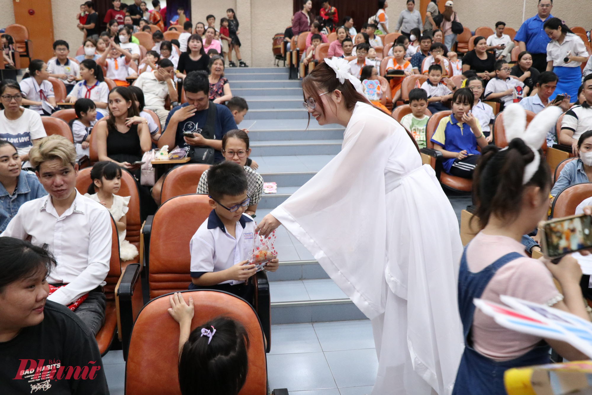 Đêm hội Trăng Rằm mang niềm vui đến cho thiếu nhi trên đại bàn phường 