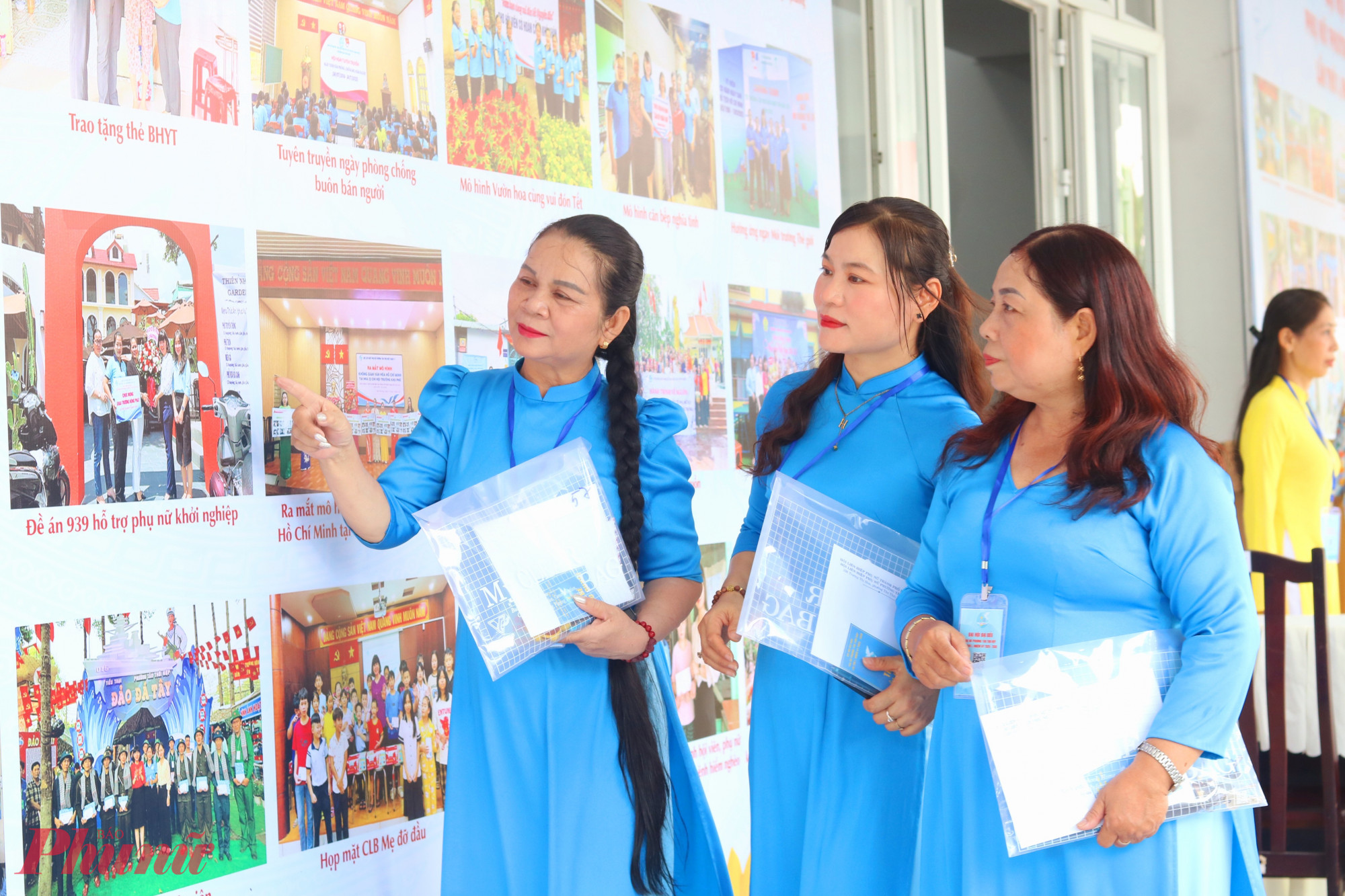 Đại biểu tham quan khu vực triển lãm hình ảnh về các hoạt động nổi bật trong phong trào phụ nữ phường Tân Thới Hiệp giai đoạn 2021 – 2025 - Ảnh: Thảo Nguyên