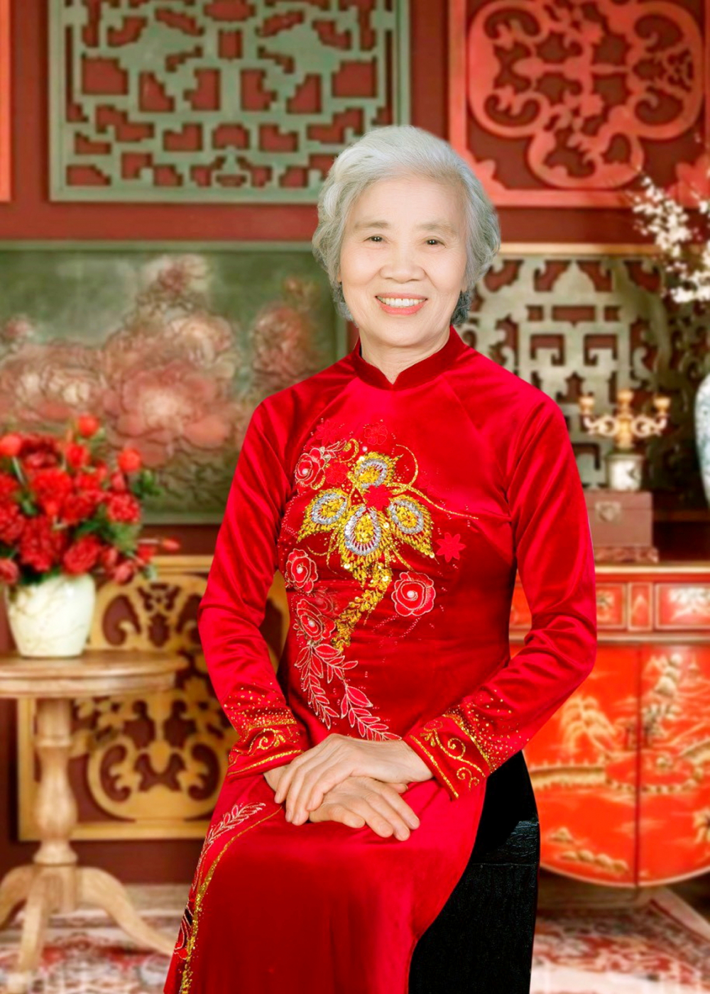Hơn 80 tuổi mẹ chị Thanh Hải vẫn rất duyên dáng với mái tóc bạc - Ảnh do nhân vật cung cấp