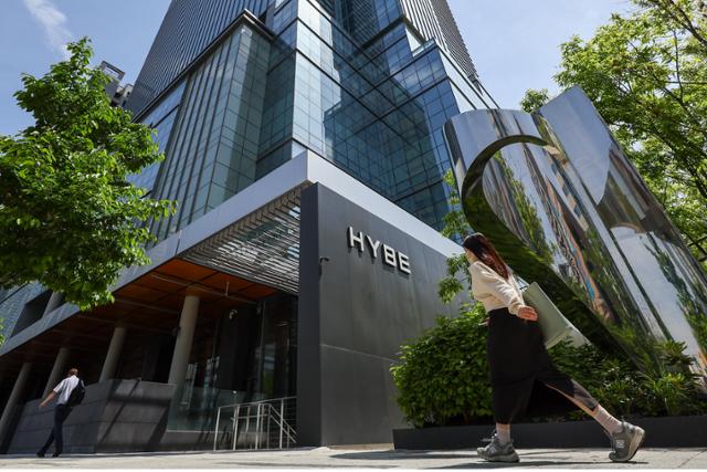 HYBE và JYP báo cáo mức lương trung bình của nhân viên vượt quá 100 triệu won (73.000 đô la)