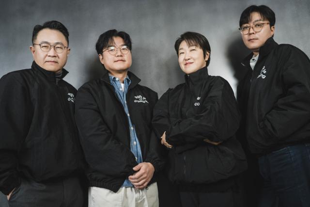 Từ trái sang: CEO Lee Myung-han, nhà sản xuất Na Young-seok, biên kịch Lee Woo-jung và nhà sản xuất Shin Won-ho — tất cả đều là cựu sáng tạo của KBS. Ảnh: Egg Is Coming