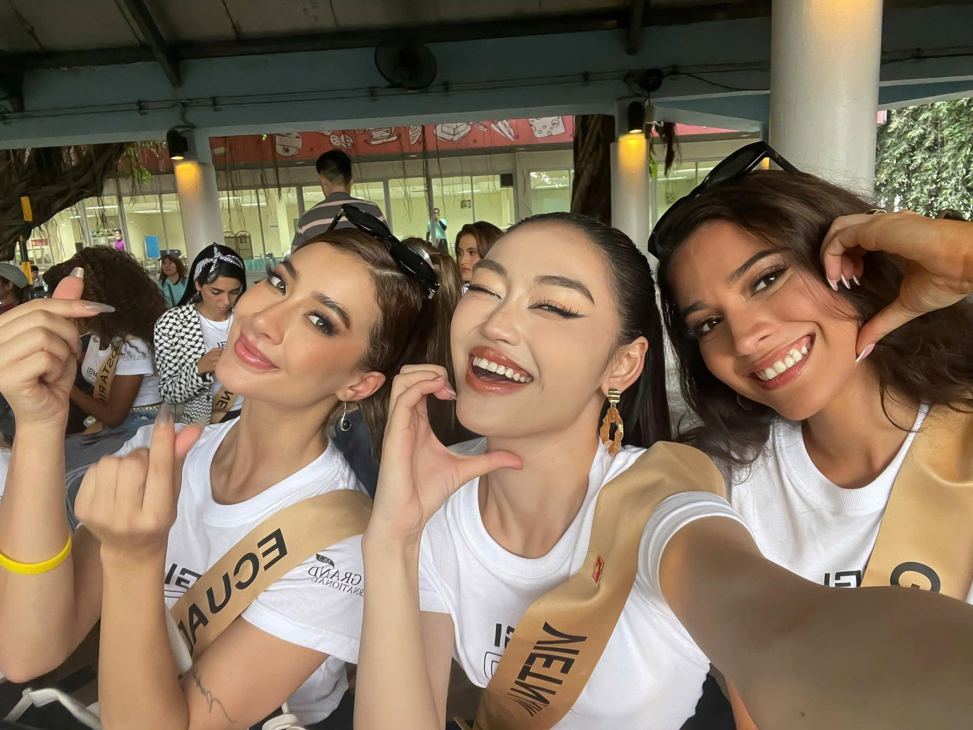 Hoa hậu Yến Nhi cùng các thí sinh trong một hoạt động của cuộc thi Miss Grand International 2025