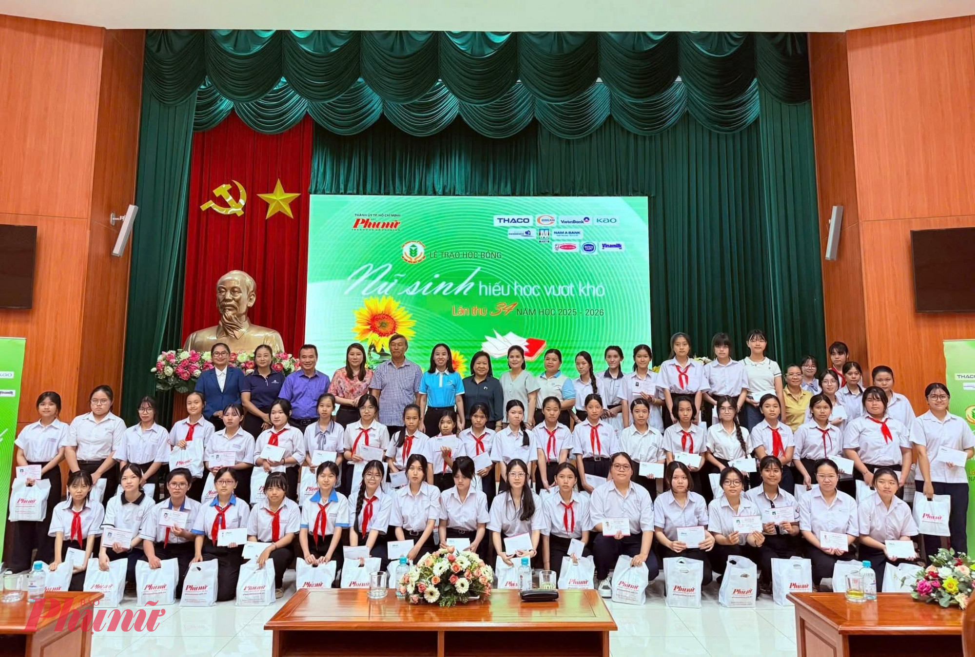 Báo Phụ nữ tiếp tục mang những suất học bổng về với nữ sinh các phường mới của TPHCM - Ảnh: Trang Nguyễn