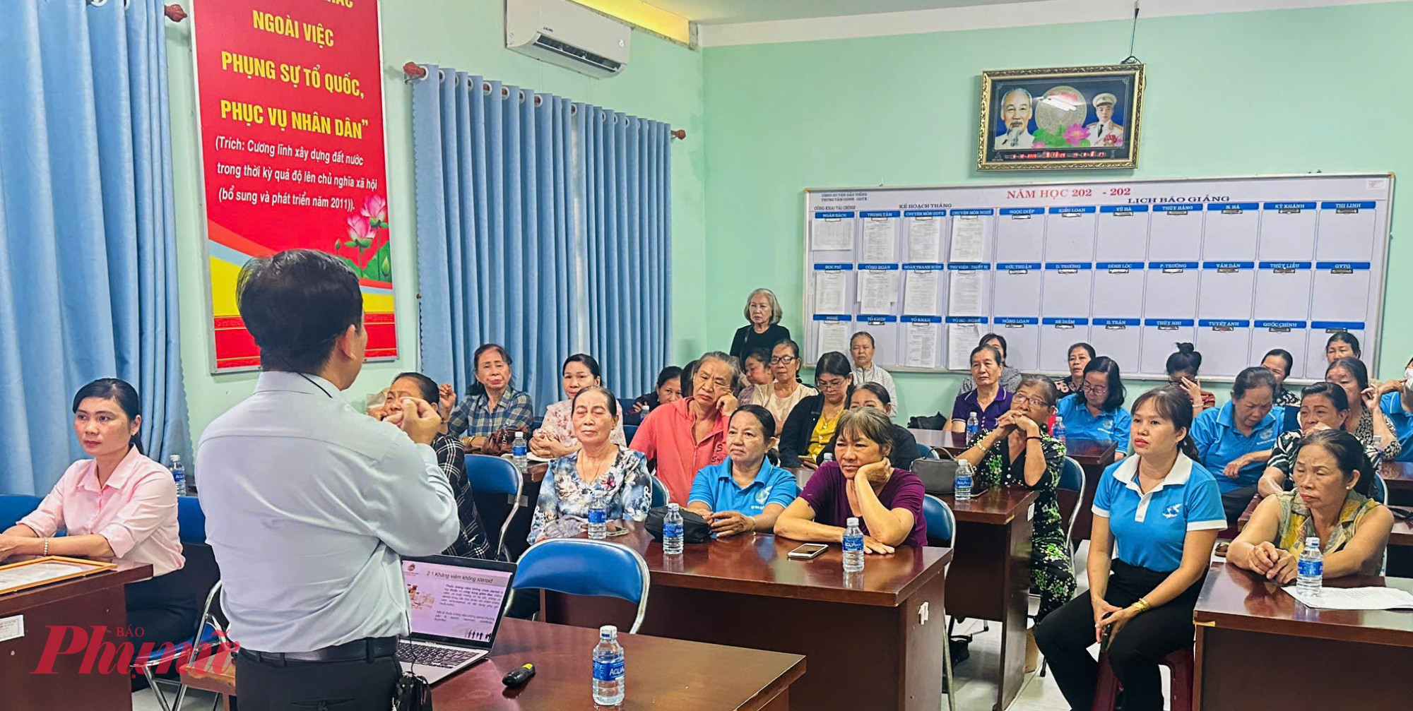 Tại chương trình, Dược sĩ Từ Hữu Công- Chủ nhiệm Câu lạc bộ thuốc và sức khỏe trường Đại học Bình DươngCâu lạc bộ đã tư vấn cho hội viên phụ nữ các kỹ năng chăm soc sóc sức khỏe, cách dùng thuốc, phương pháp massga nhằm giảm các triệu chứng đau nhứt, thông mạch trên cơ thể; kỹ năng đồng hành cùng con hướng đến tương lai, và tặng 50 phần thuốc bổ cho phụ nữ.