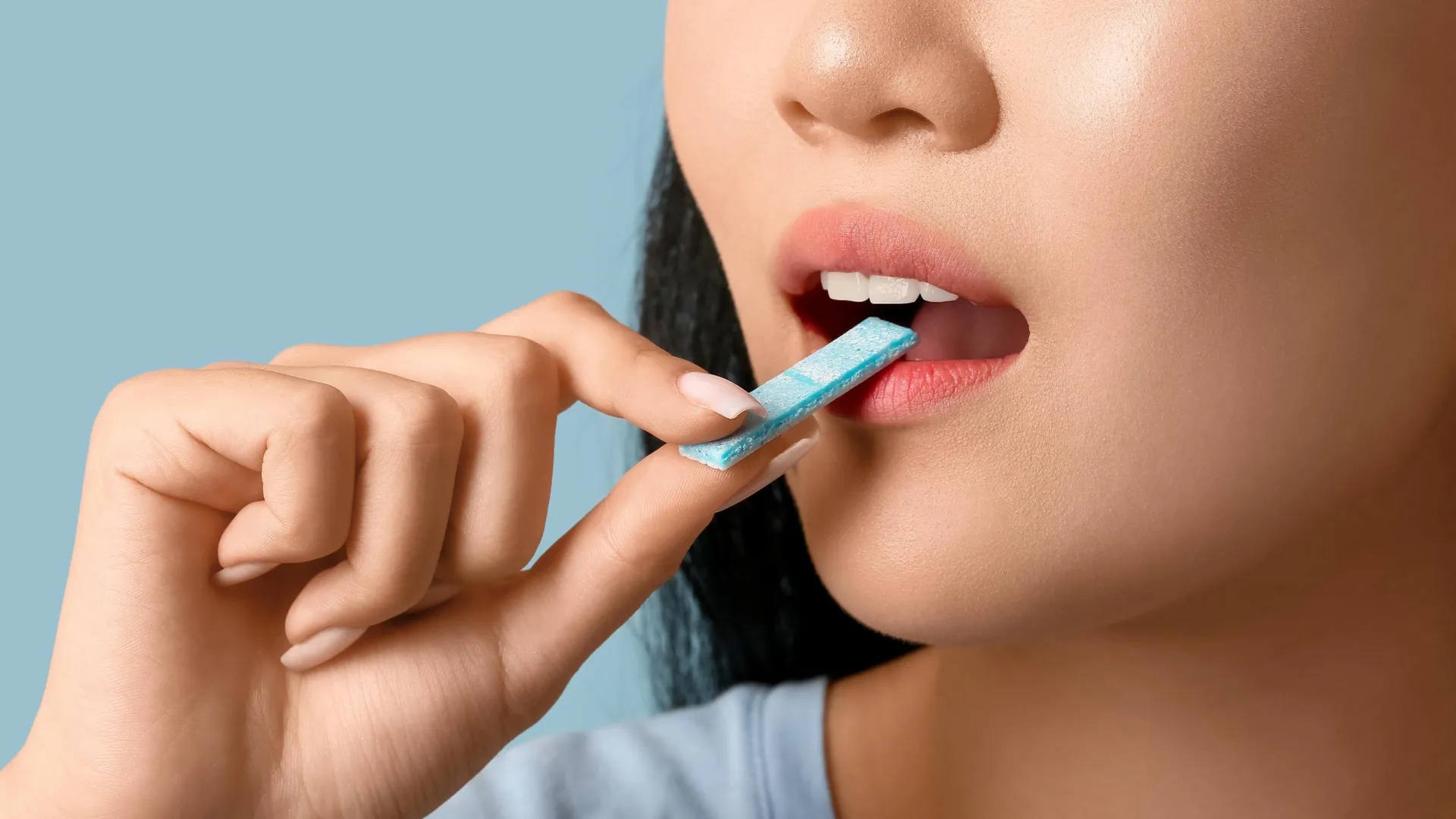 Không còn cảnh ngoáy mũi đầy nước mắt, việc xét nghiệm cúm có thể dễ dàng như nhai kẹo cao su - Ảnh: Shutterstock