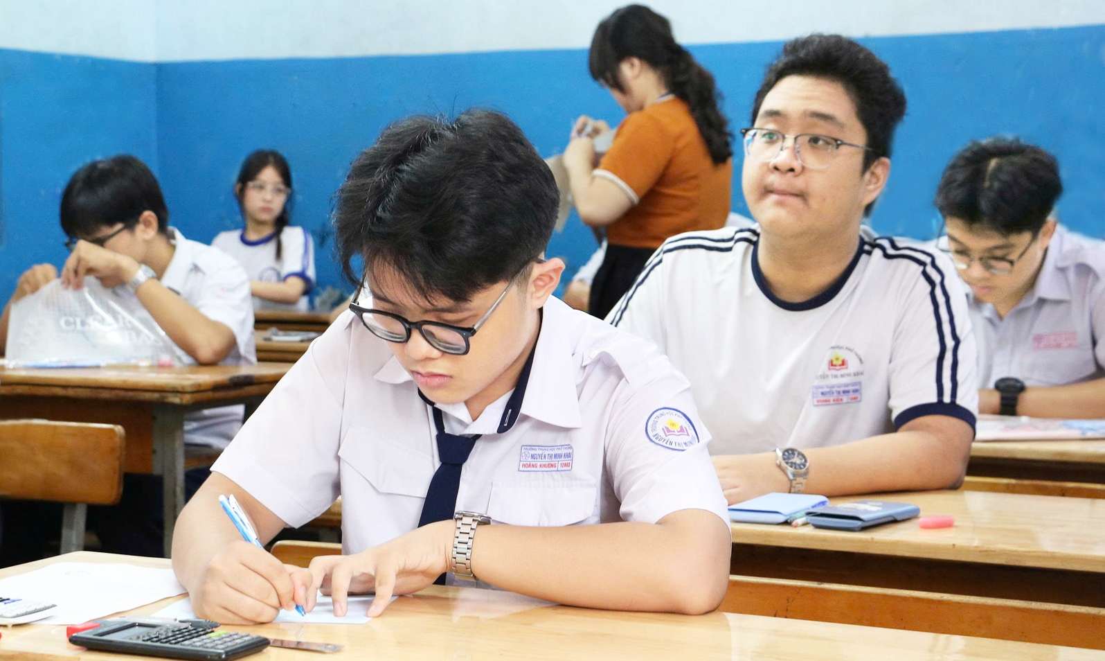 Thí sinh tại TPHCM tham dự kỳ thi tốt nghiệp THPT năm 2025 để lấy điểm xét vào đại học - ẢNH: TRANG THƯ
