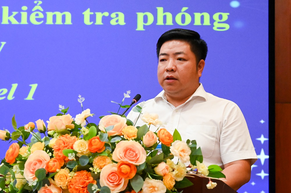 Ông Luân Quốc Hưng - Phó tổng giám đốc EVNHCMC phát biểu khai giảng, nhấn mạnh định hướng đào tạo kỹ sư hiện trường theo chuẩn quốc tế
