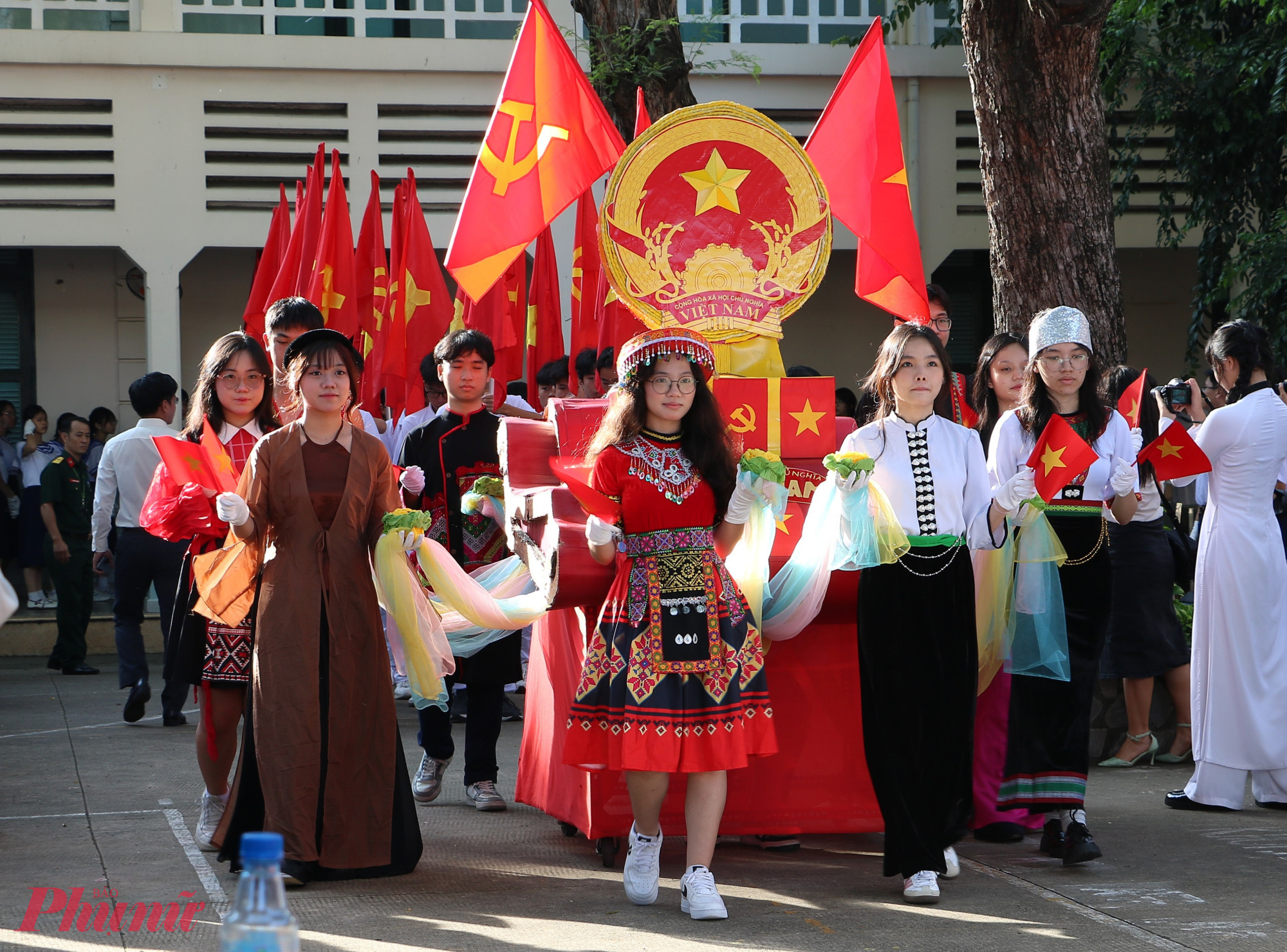 Khối Quốc huy nước Cộng hòa xã hội chủ nghĩa Việt Nam