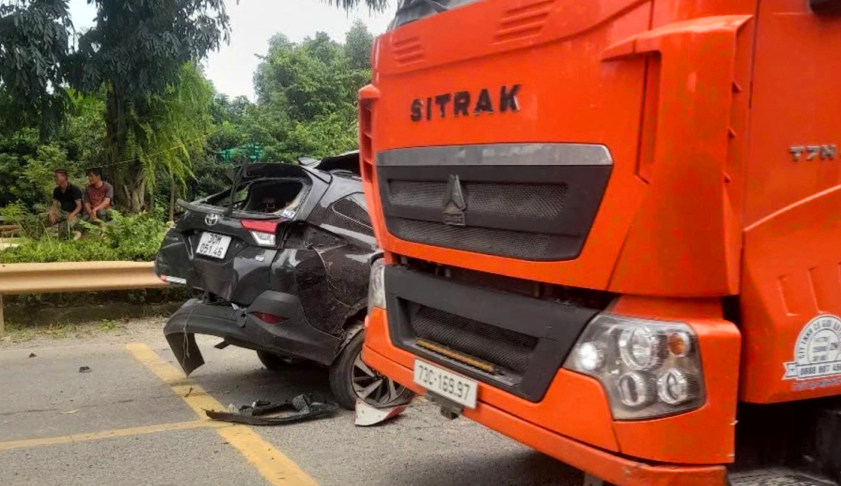 Hiện trường vụ tai nạn nghiêm trọng tại xã Cồn Tiên (Quảng Trị)