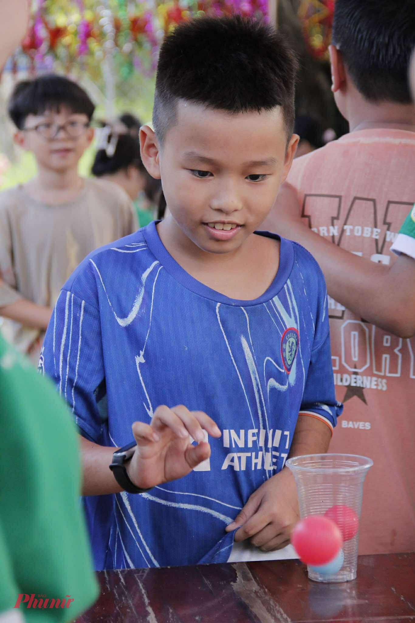 Hào hứng thử tài khéo léo 