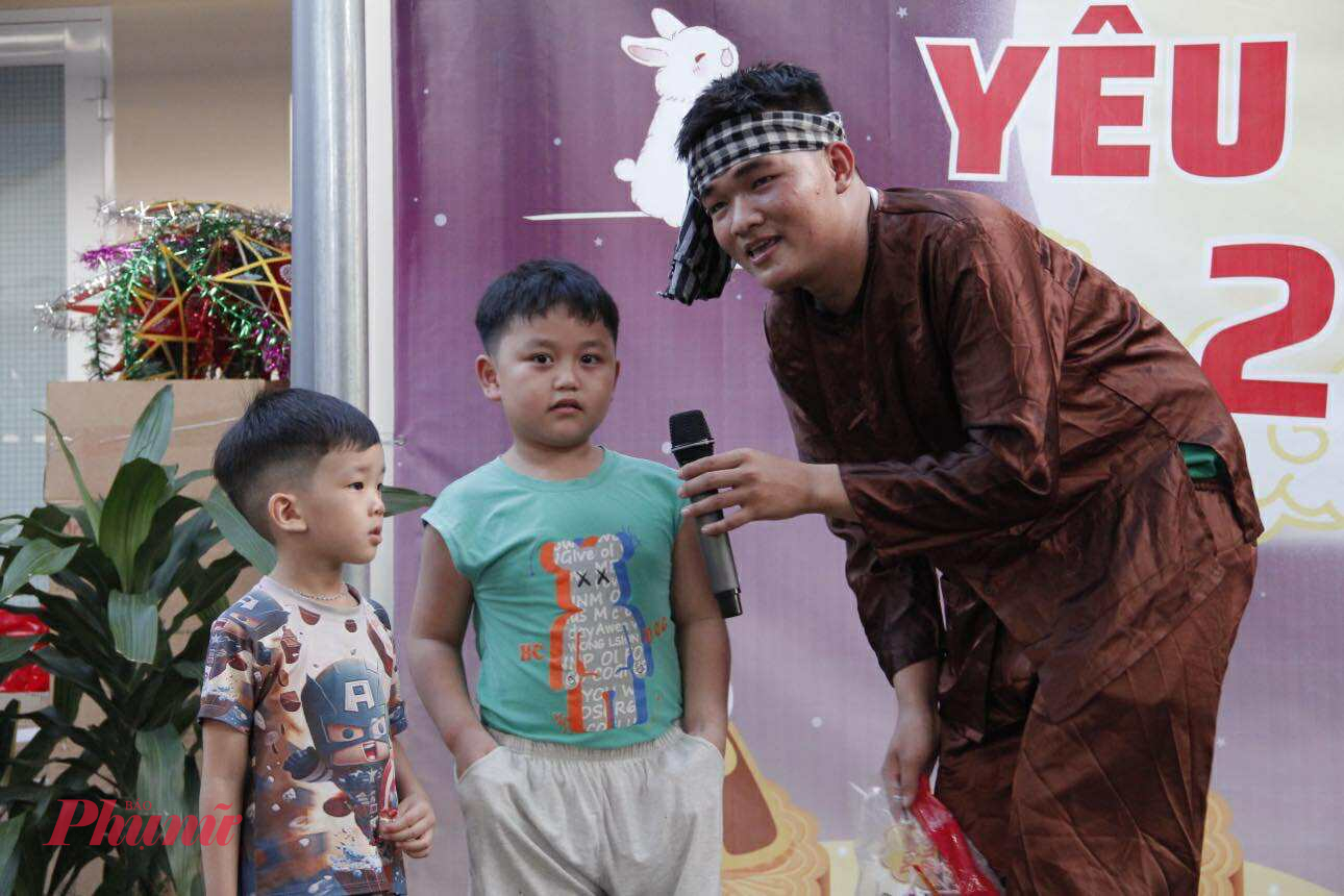  Chú cuội giao lưu cùng các bé thiếu nhi