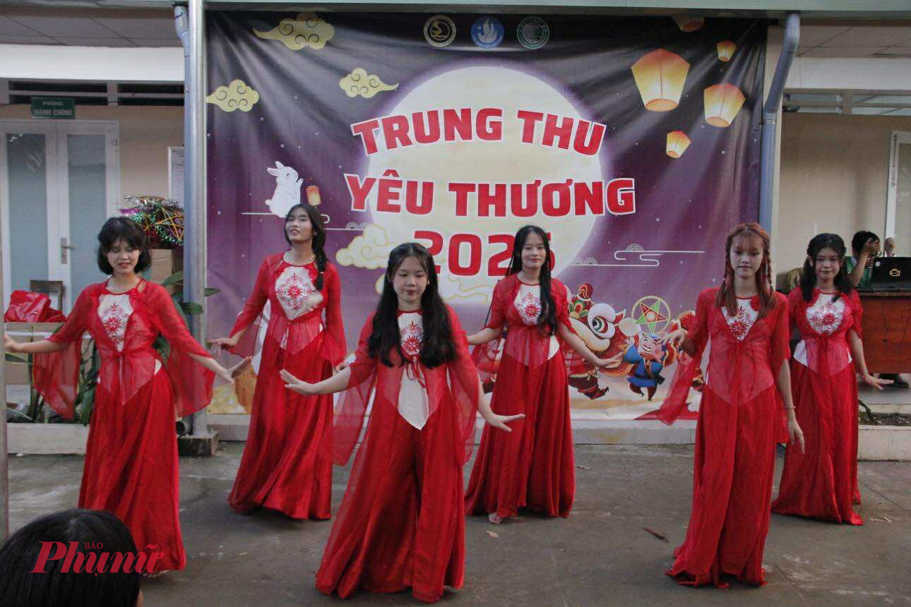 Tiết mục văn nghệ cây nhà lá vườn