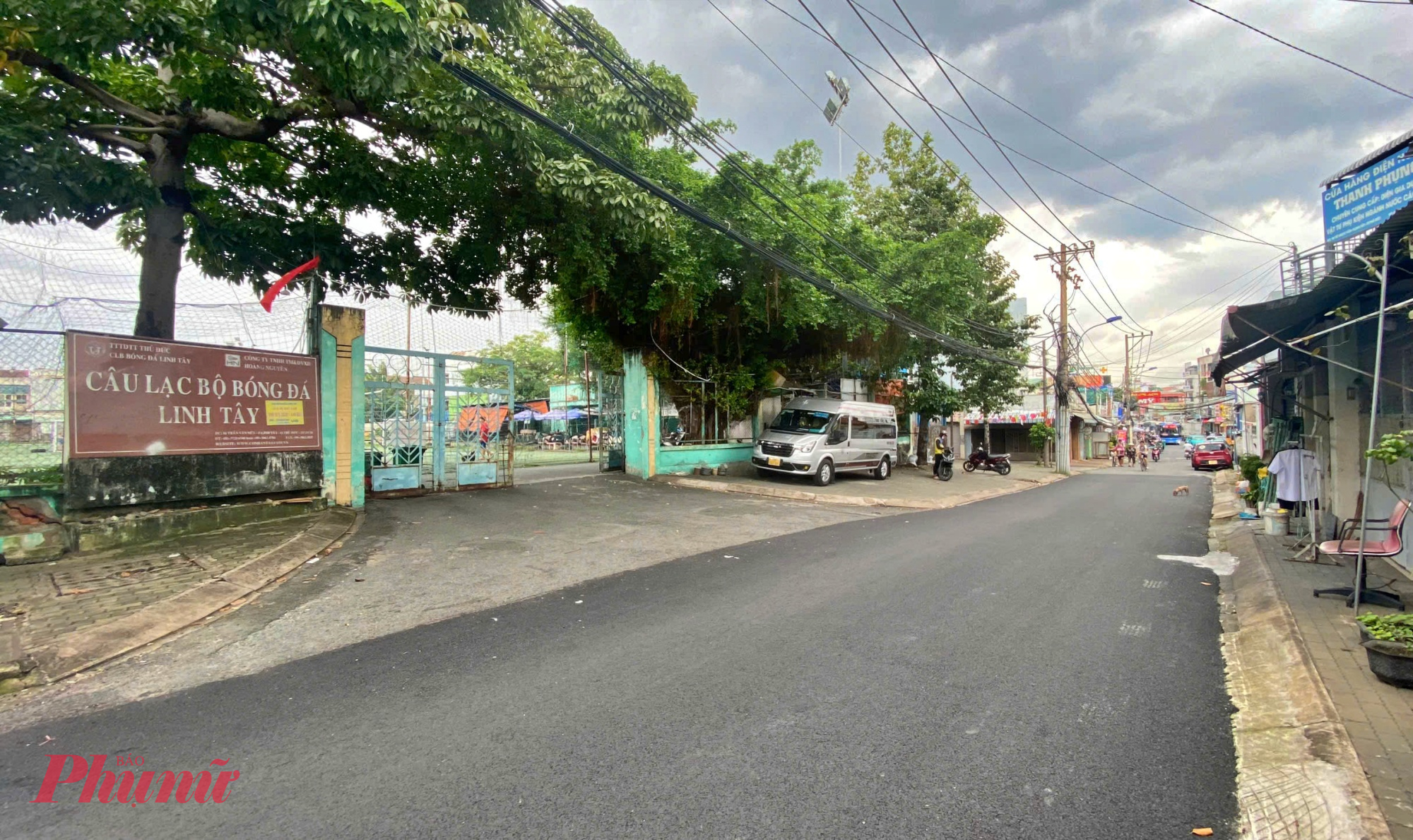 Bên cạnh đó, Trung tâm phát triển hạ tầng kỹ thuật khu vực Thủ Đức cũng đang nghiên cứu đề xuất xây hồ điều tiết ngầm dưới sân bóng đá Linh Tây chống ngập