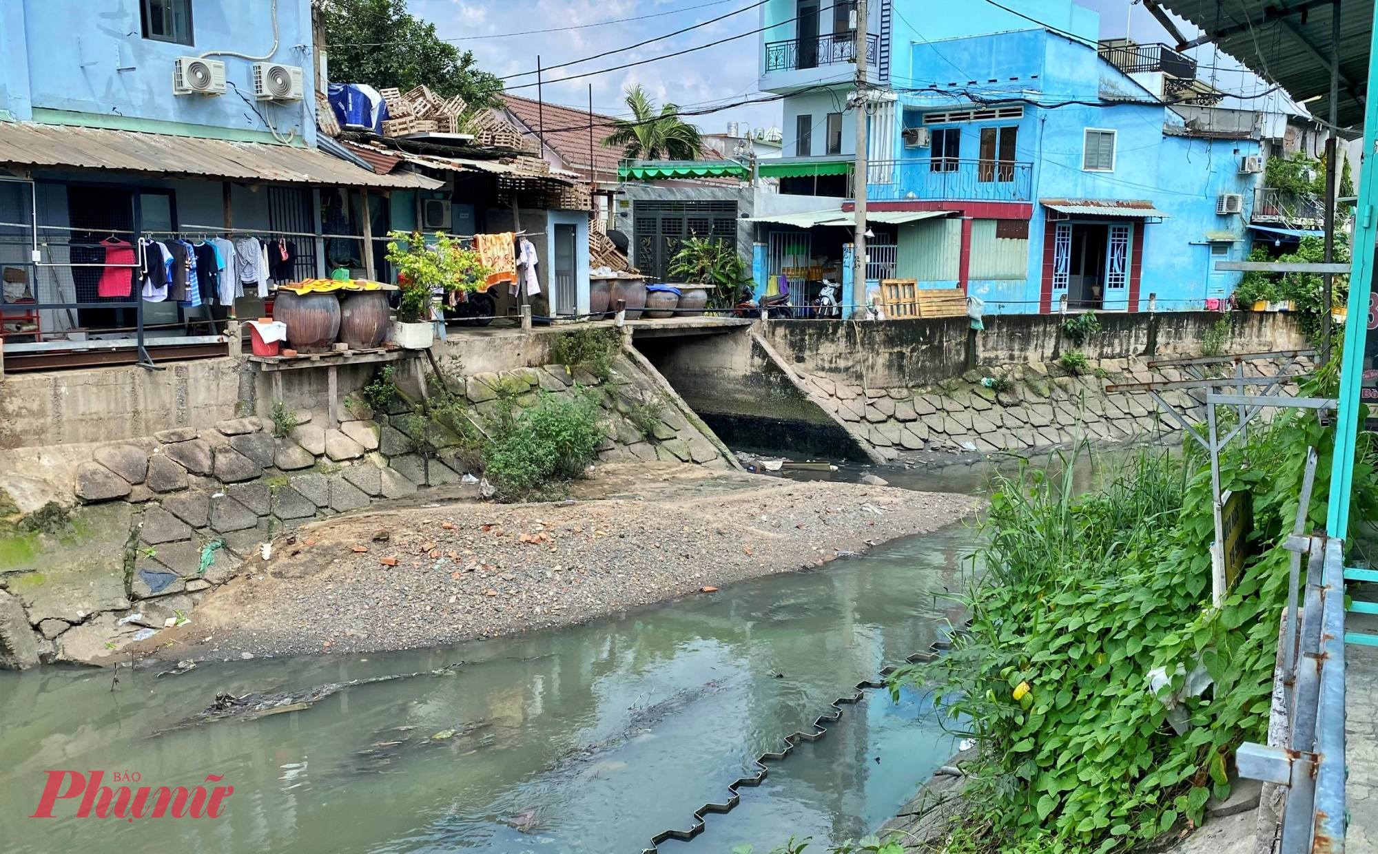 khu vực Thủ Đức cũng đang đồng loạt triển khai các dự án cải tạo rạch Thủ Đức, nâng cấp hệ thống thoát nước các tuyến đường quanh chợ và dự án xây dựng hệ thống thoát nước theo mương Ngọc Thủy, nhằm tạo thành hệ thống đồng bộ giúp giải quyết triệt để tình trạng ngập úng.