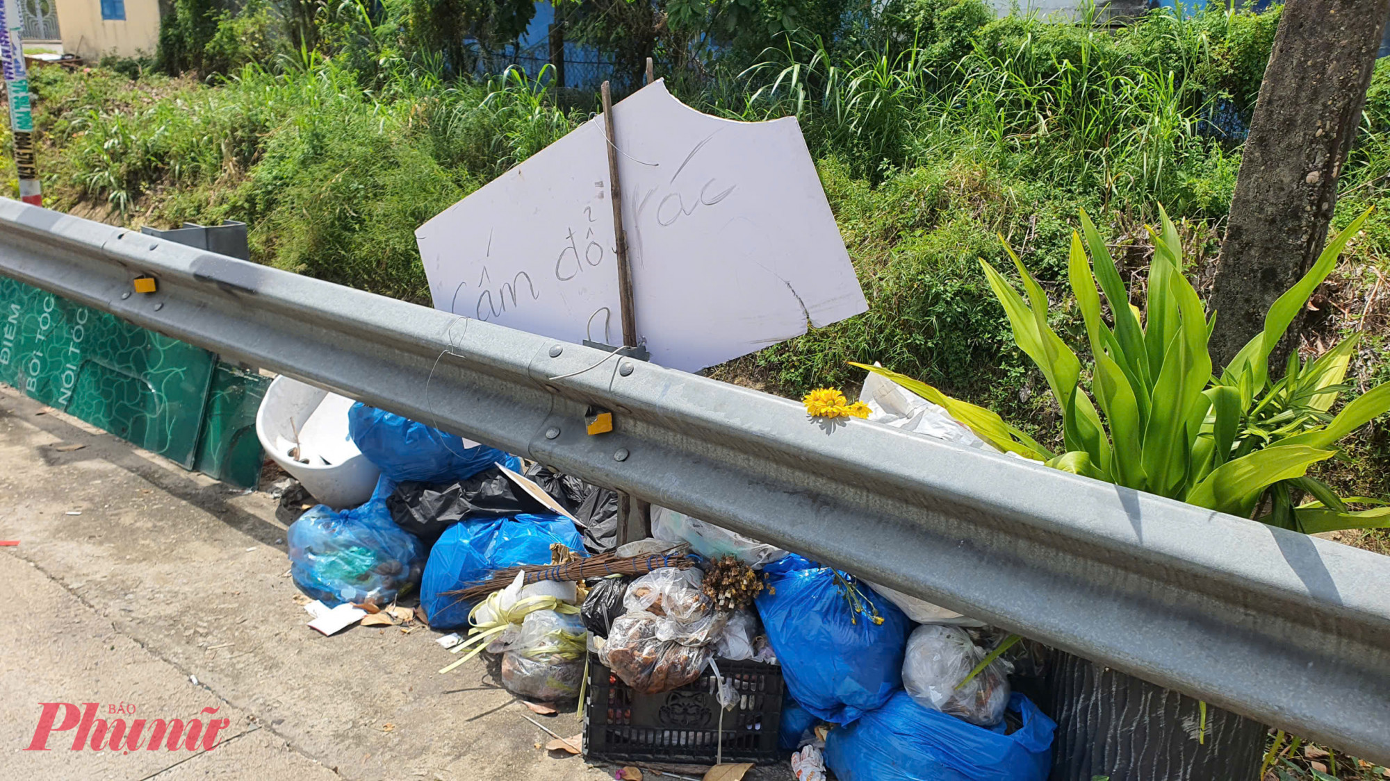 Được biết, nhà máy trên được giao thu gom, xử lý rác tại địa bàn các huyện Đại Lộc, Duy Xuyên và thị xã Điện Bàn thuộc tỉnh Quảng Nam cũ (khoảng 15 phường xã ở TP Đà Nẵng hiện nay), với trung bình 220 tấn rác/ngày.