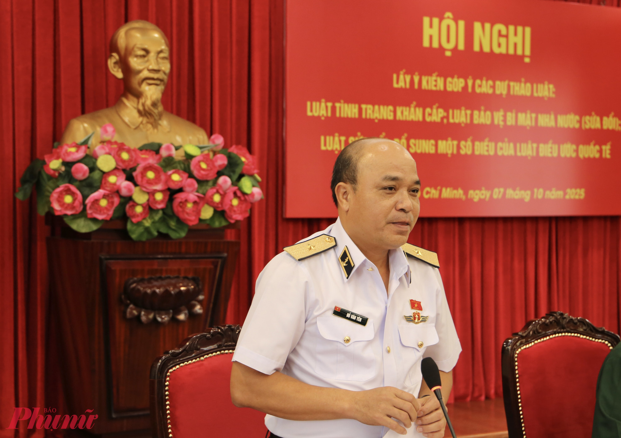 Ông Đỗ Văn Yên - Phó Chính ủy Quân chủng Hải quân phát biểu kết luận hội nghị - Ảnh: Thanh Tâm