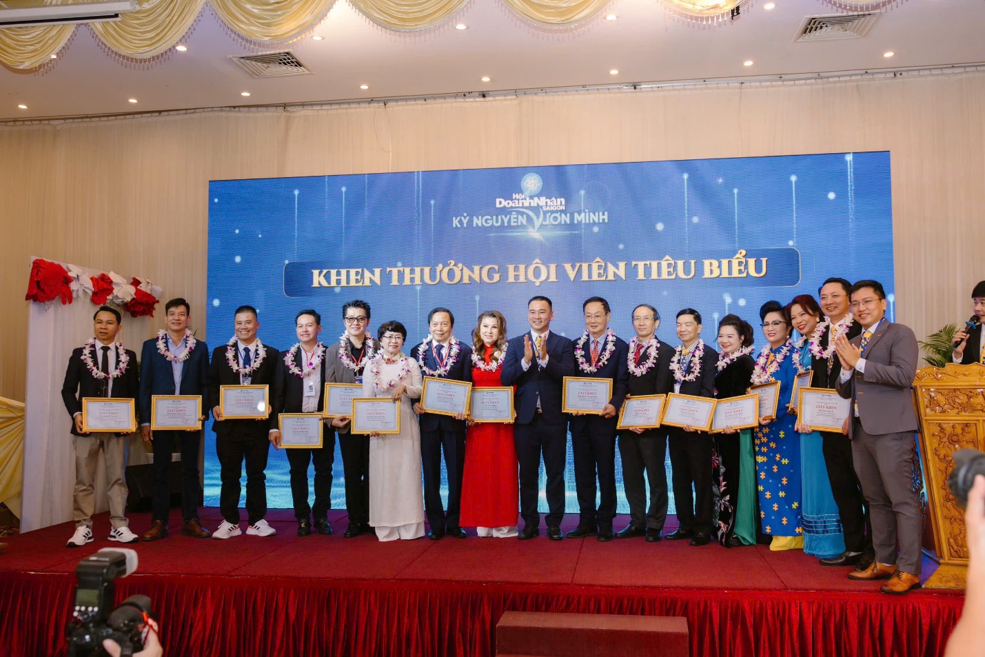 Hội Doanh nhân Sài Gòn khen thưởng hội viên tiêu biểu - Ảnh: T.N