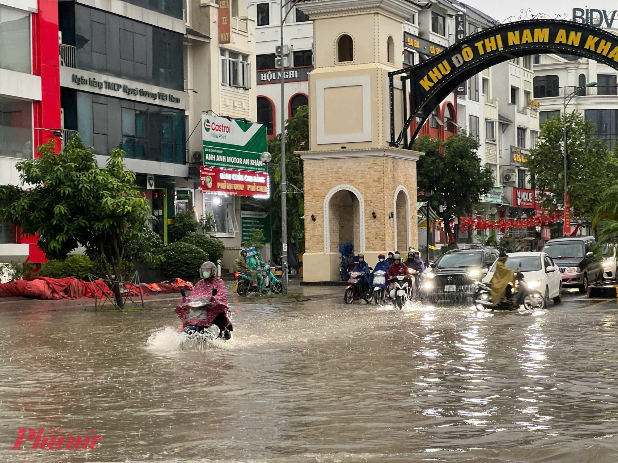 Khu đô thị An Khánh đã mênh mông nước.