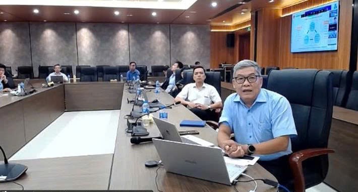 Đại biểu Trường đại học Bách khoa TPHCM tham dự trực tuyến và trao đổi tại hội nghị. Ảnh: Bộ GD-ĐT