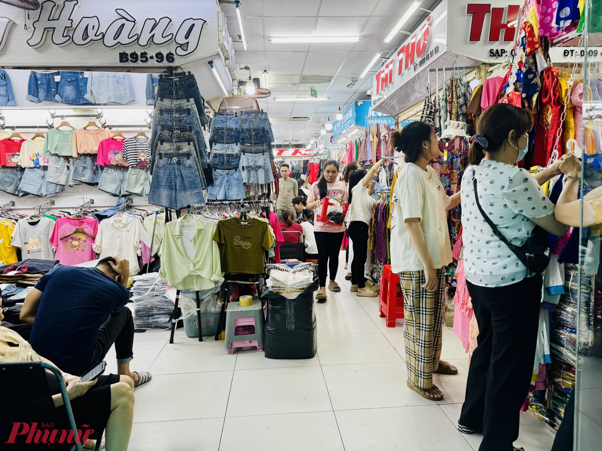 Nhiều HKD đang gặp áp lực vì lượng hàng tồn kho quá lớn, trong khi lượng hàng này đa phần đều không có hóa đơn đầu vào - Ảnh: Thanh Hoa